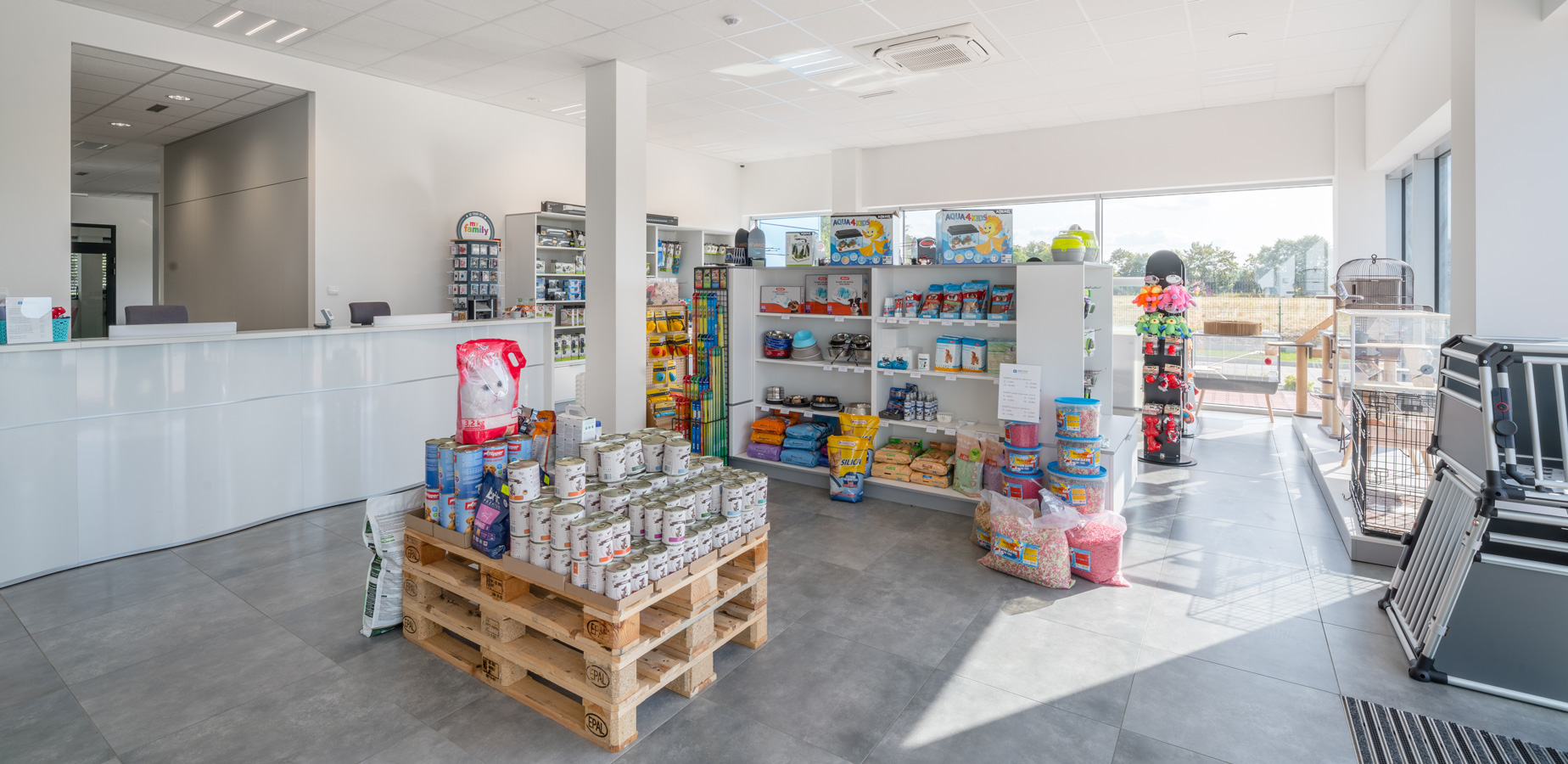 część wystawiennicza w hali hurtowni część wystawiennicza w hali hurtowni - hala w konstrukcji stalowej dla branży e-commerce, CoBouw Polska