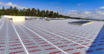 izolacja termiczna dachu hali - realizacja hali produkcyjno-magazynowej, o powierzchni 3.500 m2, dla Viscon Group Poland, Płaszewko, woj. pomorskie