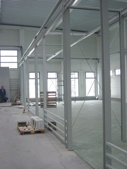 konstrukcja stalowa hali - boksy handlowe, dla Centrum Handlowe EACC, Wólka Kosowska, woj. mazowieckie