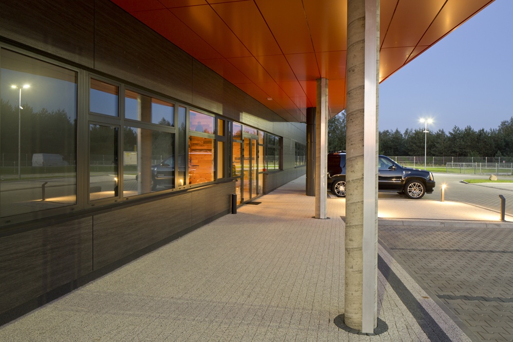 wejście główne do budynku 1 - hala produkcyjno-magazynowa z budynkiem biurowym, dla Lidermax, Łukowo, woj. mazowieckie