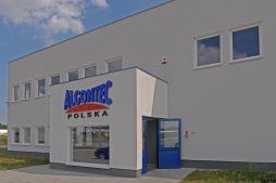 zbliżenie na logo inwestora - hala produkcyjna z budynkiem biurowym, dla Algontec, Kostrzyn nad Odrą