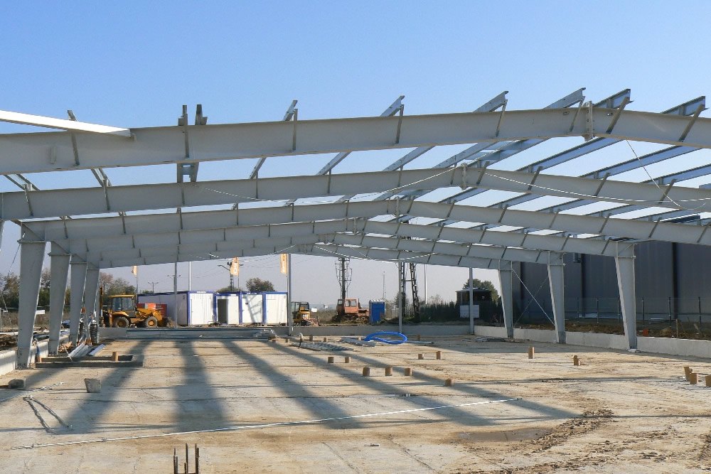 widok konstrukcji stalowej - hala produkcyjna z częścią biurową, dla BioMaxima, Lublin, woj. lubelskie