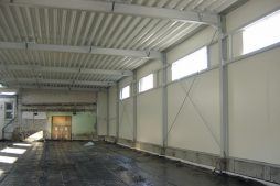 wnętrze hali stalowej - hala produkcyjna, dla Lubiana Zakłady porcelany Stołowej, Lubiana, woj. pomorskie